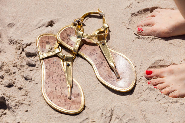 Goldene Sandalen: Der Must-Have für jeden Sommer-Outfit