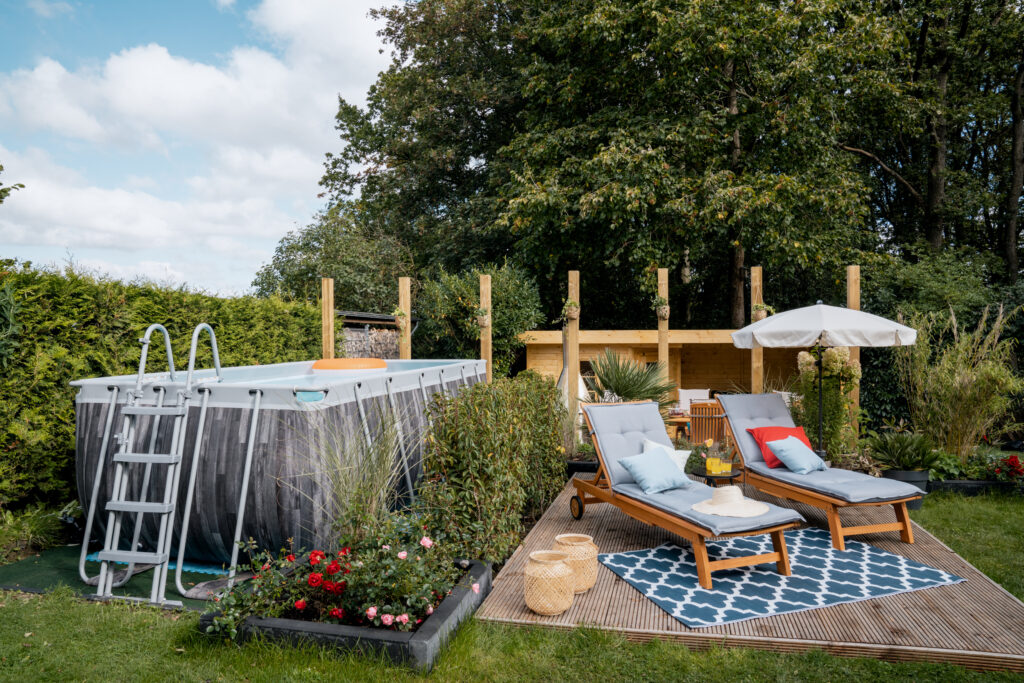 Urlaubsfeeling im eigenen Garten. Erholung vor der Haustür selbst gestalten Urlaubsfeeling